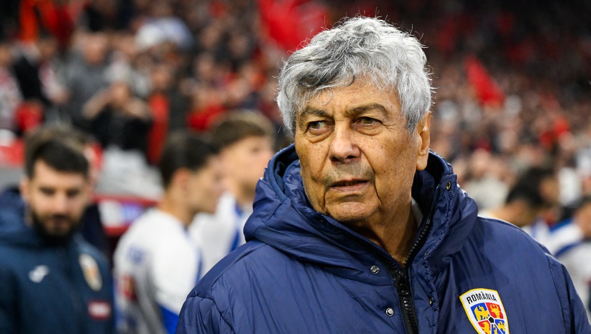 Mircea Lucescu, ex técnico de Rumania, sufre infarto tras renunciar y perder la clasificación al Mundial 2026 (AFP)