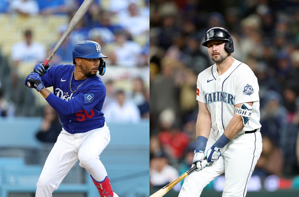 Mookie Betts de Dodgers  y Cal Raleigh de Mariners (AFP)
