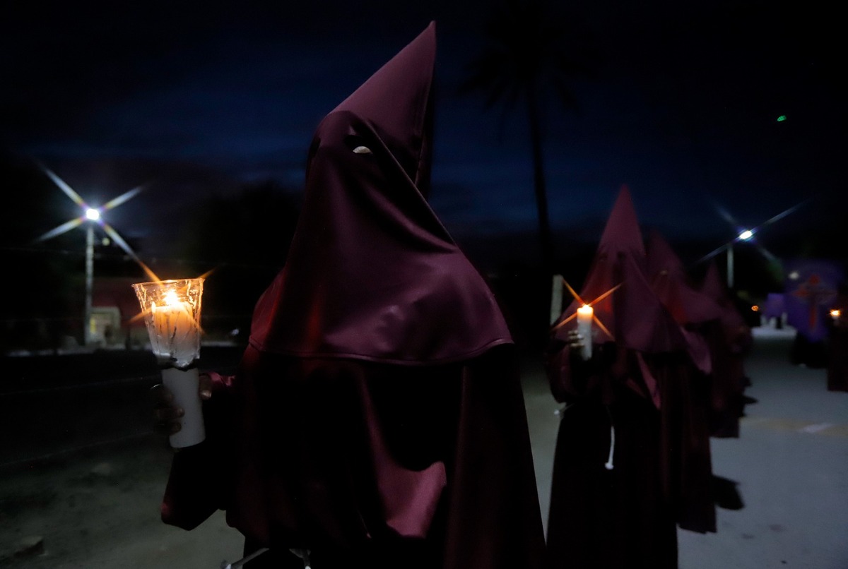 La Procesión del Silencio en Viesca atrae turismo y refuerza la fe. | Manuel Guadarrama