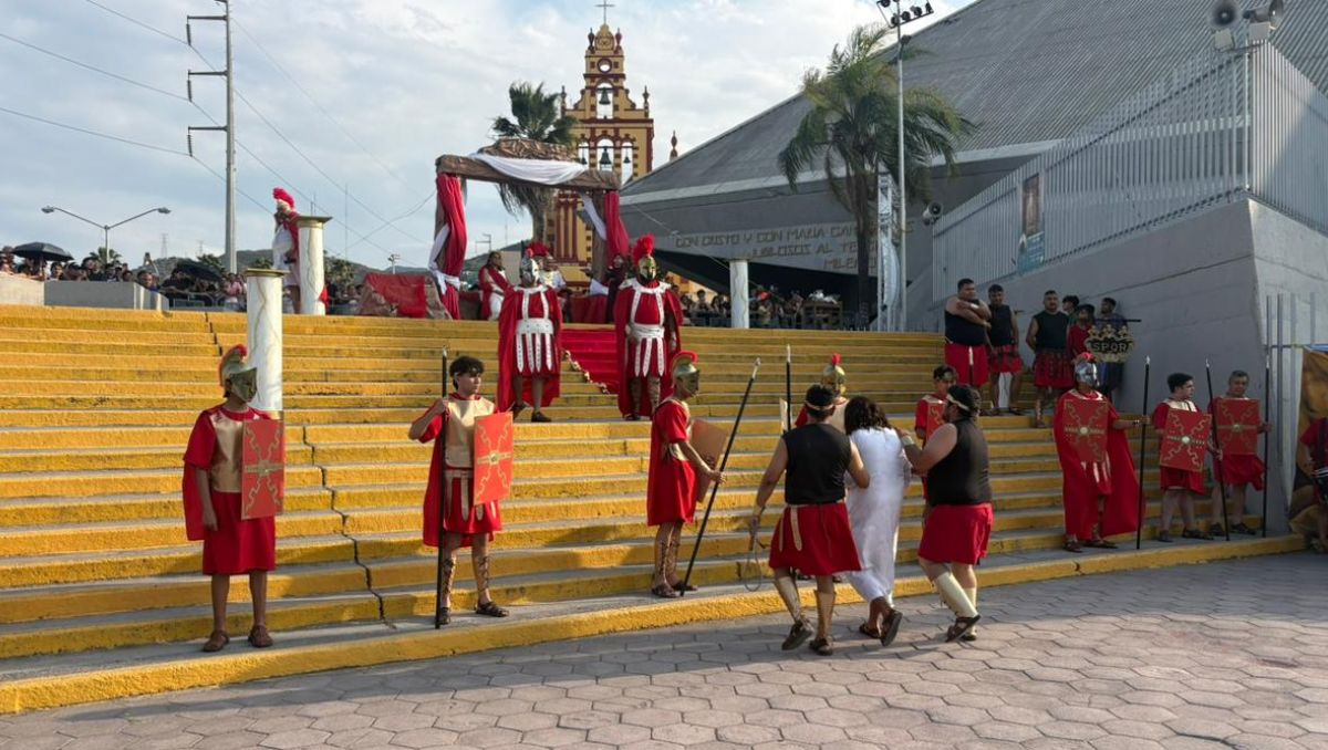 Realizan viacrucis en la Basílica de Guadalupe en Monterrey. | Ángel Mercado