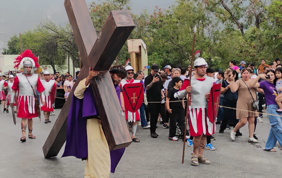La representación de la pasión de Cristo en la colonia Valle de Santa Lucía cumplió tres décadas de tradición ininterrumpida. | Gabriela Garza