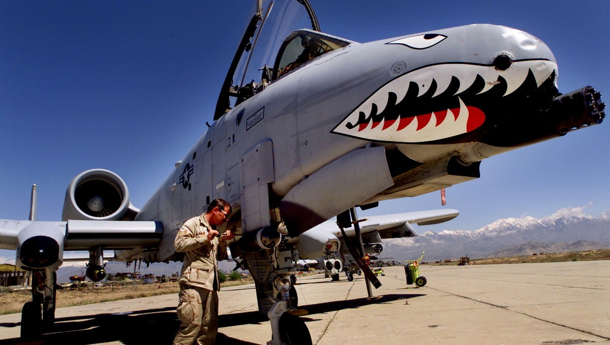 Fuerzas estadunidenses rescataron a uno de los dos tripulantes del caza de Estados Unidos derribado horas antes en Irán, según explicaron tres personas cercanas al asunto de la cadena CNN