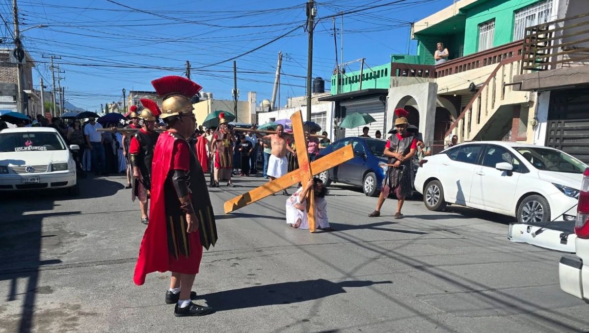 Este viacrucis viviente también incluyó las lecturas propias de cada momento en las estaciones y una reflexión. | Especial