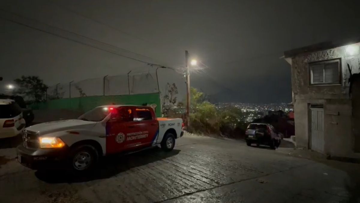 El hombre fue atendido en el lugar por elementos de Protección Civil de Monterrey y paramédicos del CRUM. Fernanda Pérez