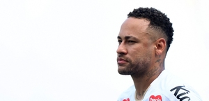 Neymar, capitán del Santos de Brasil, causó polémica al decir que un árbitro 'despertó con la regla' al criticar su actuación en el partido