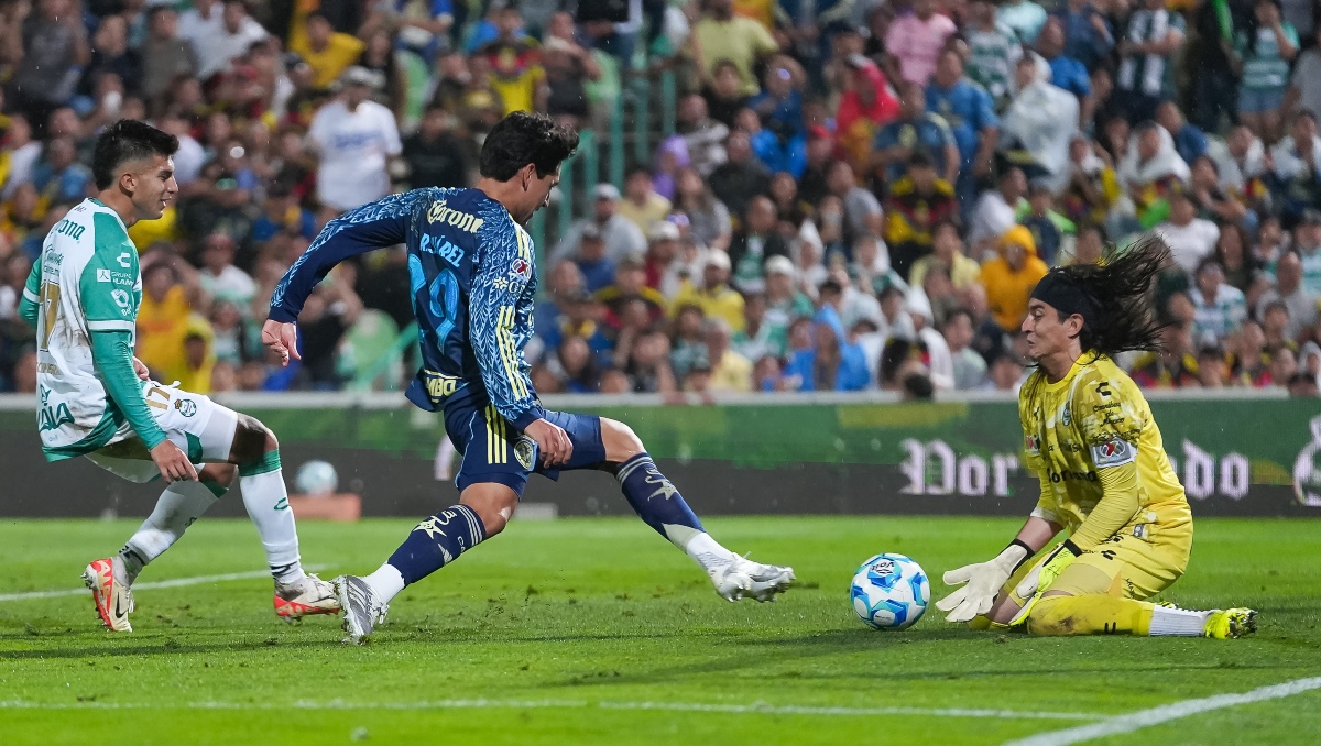 Santos rescata el empate con un hombre menos ante el América (Imago7)