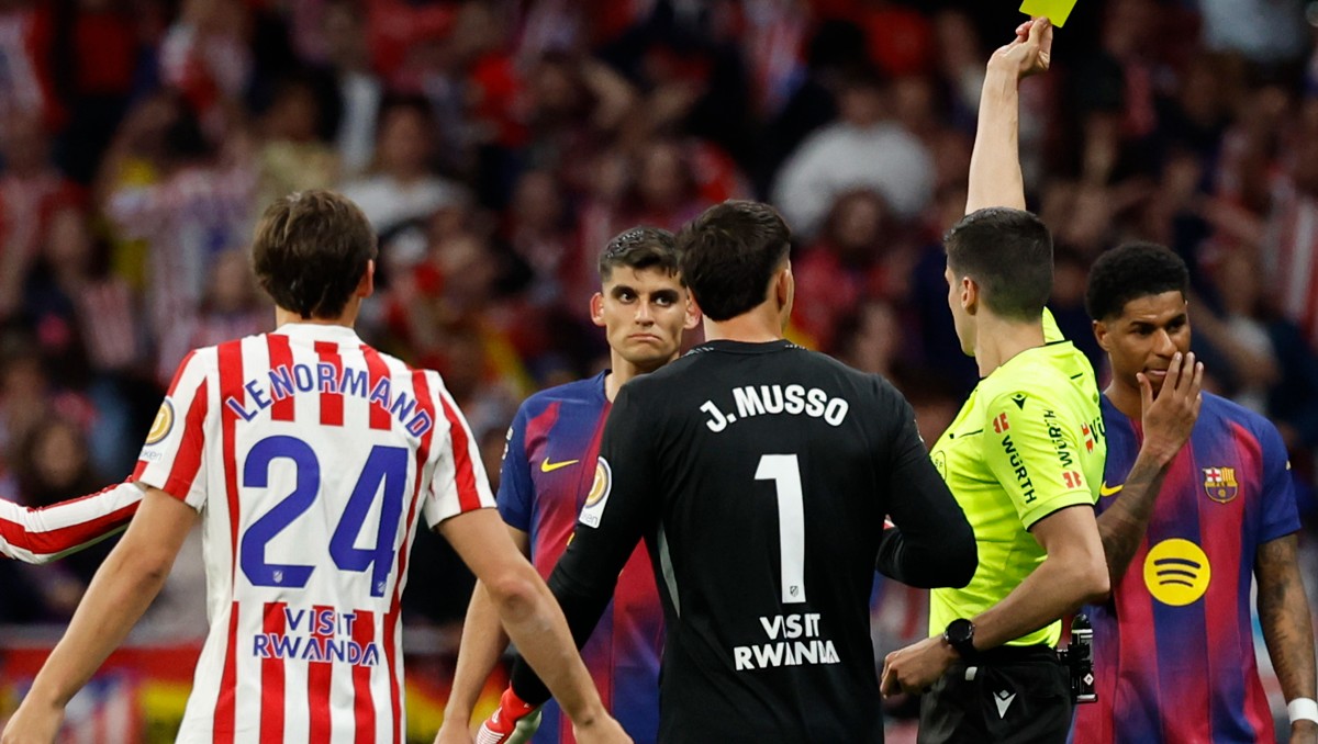 Atlético de Madrid pide una explicación formal al arbitraje por la polémica el partido ante el Barcelona (EFE)