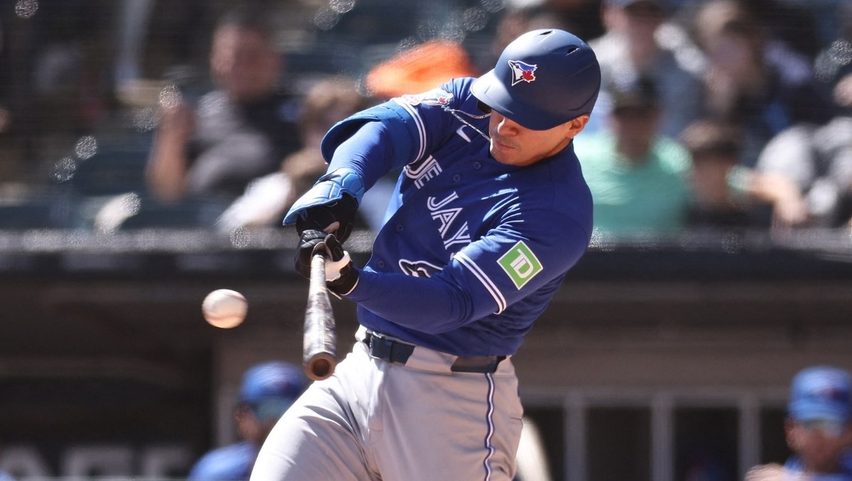 Brandon Valenzuela conecta hit en su debut en Grandes Ligas (AFP)