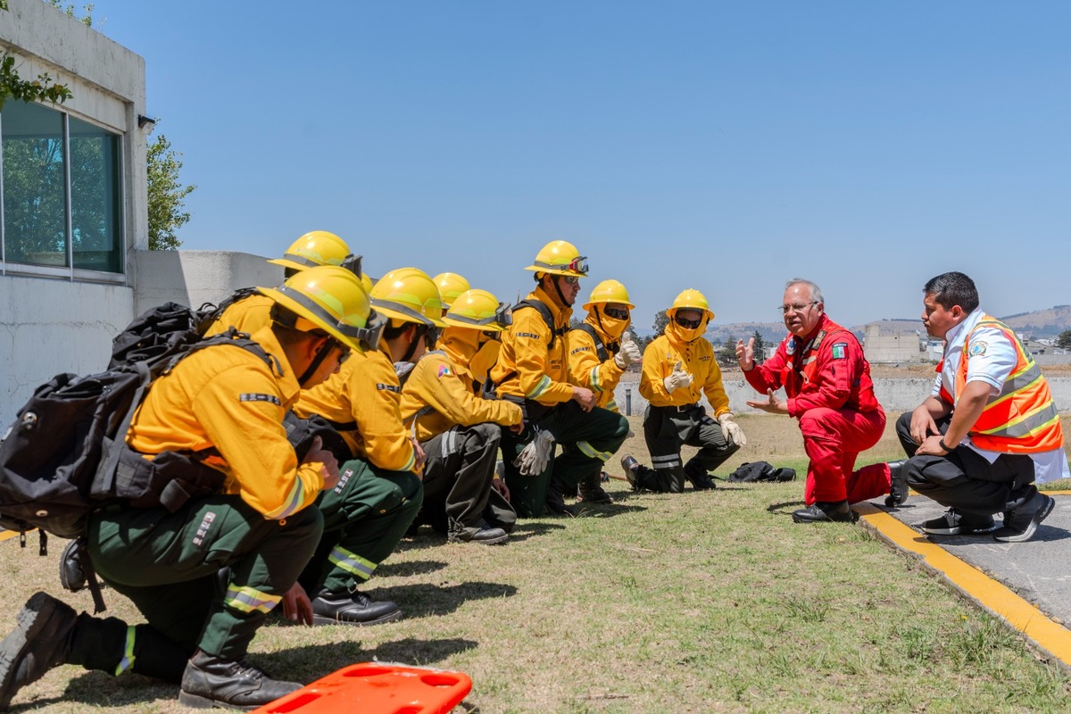 Brigadistas del Edomex se preparan con apoyo aéreo ante incendios