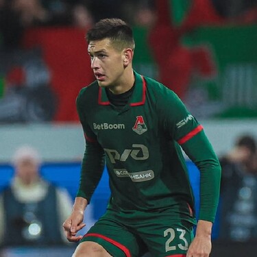 César Montes anota gol en la derrota del Lokomotiv Moscú