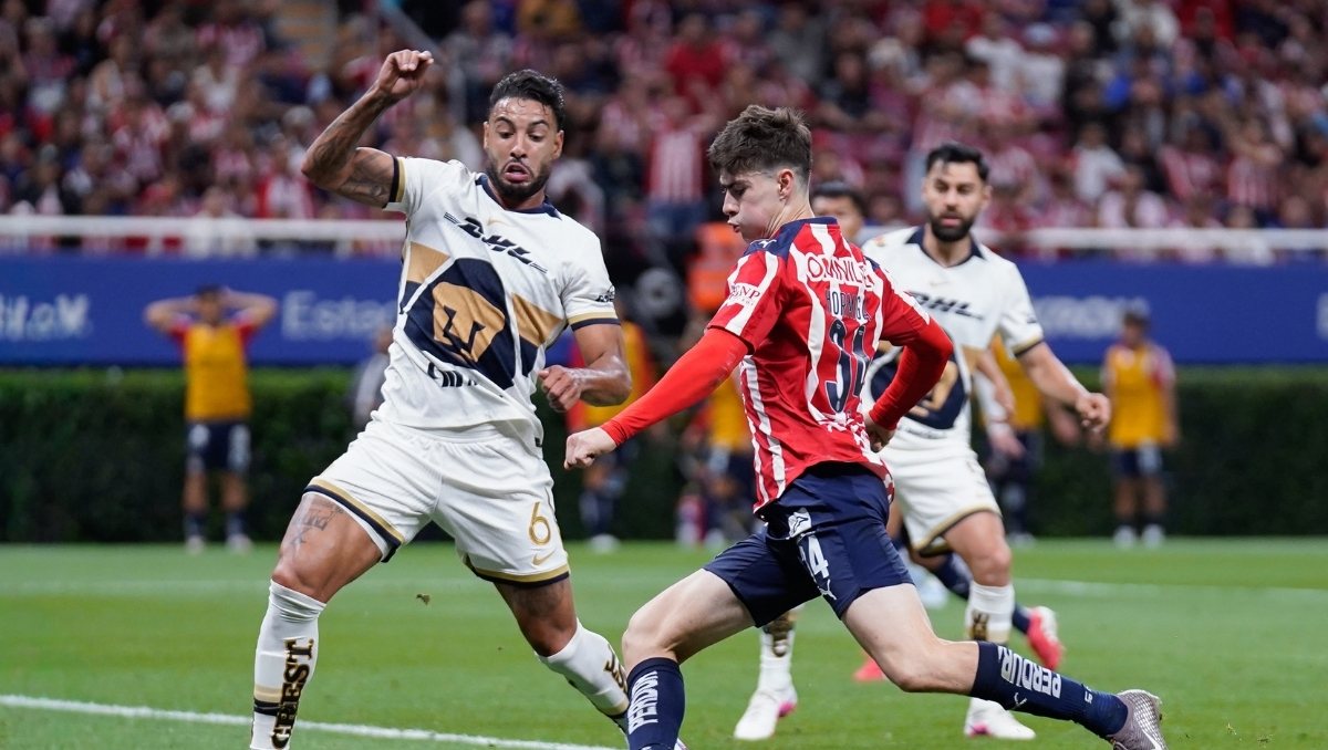 Chivas rescata el empate ante Pumas con un penal de último minuto (Imago7)