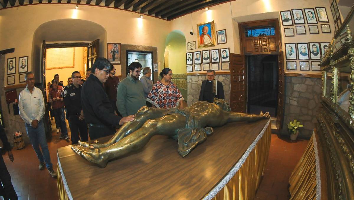 Decenas de personas visitan en sitio religioso (Especial)