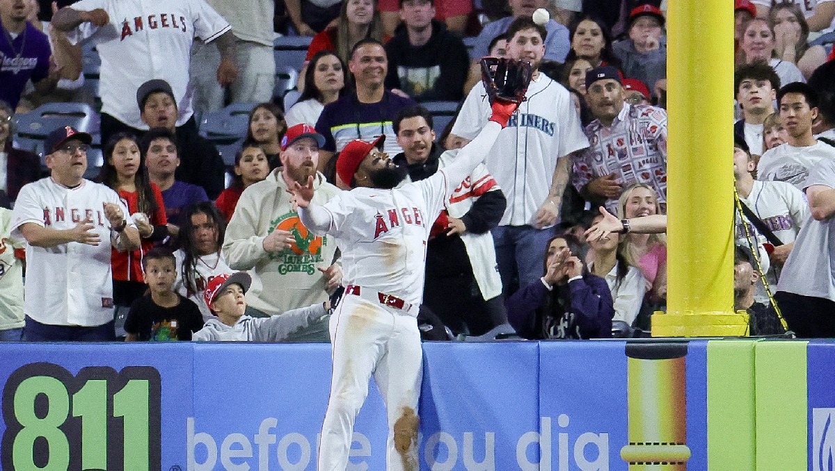 Jo Adell roba 3 home runs para impulsar la cerrada victoria de Angeles ante Marineros (AFP)