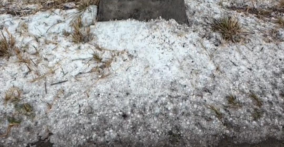 La acumulación de granizo se registró en la carretera 70 Poniente.