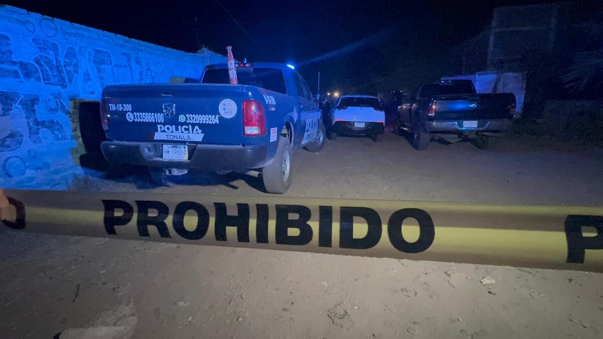 Policías municipales se presentaron para acordonar la zona del hallazgo (Foto: Alan Castellanos)