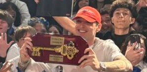 ¡Pura Doble P! San Antonio declara oficialmente el ‘Día de Peso Pluma’ y le entrega las llaves de la ciudad