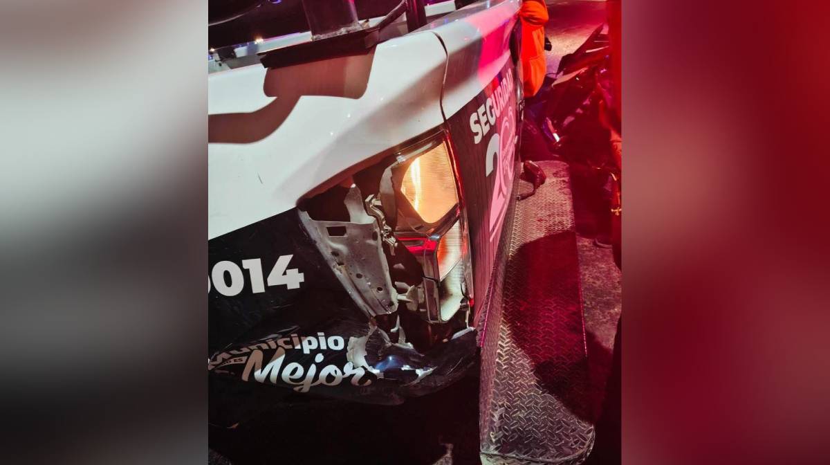 Guardia Civil embiste a 2 motociclistas en Tecámac; uno corre riesgo de perder el ojo.