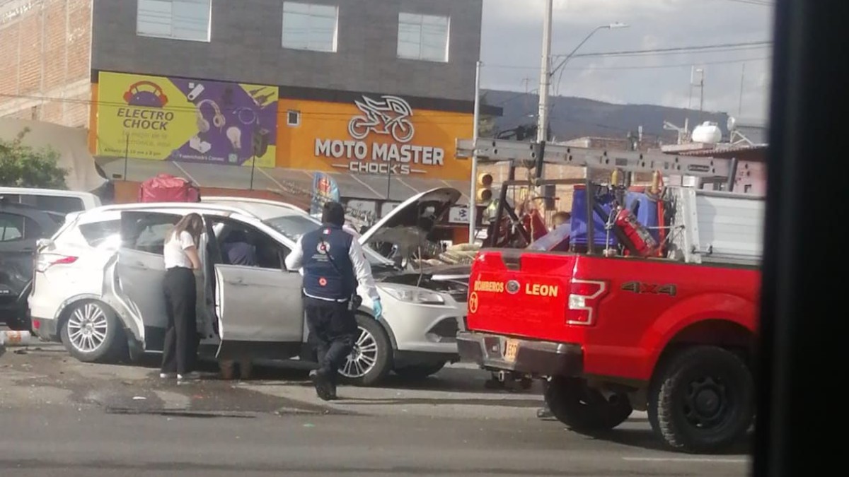 El accidente provocó severo congestionamiento vial, principalmente en el sentido de poniente a oriente del bulevar. | Redes sociales.