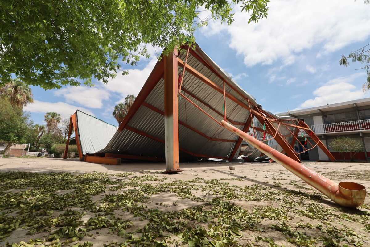 Autoridades ya iniciaron labores de retiro y reparación, mientras continúan trabajos de limpieza en la ciudad.| Verónica Rivera.