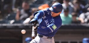 Brandon Valenzuela, catcher mexicano, conecta hit en su debut en Grandes Ligas con los Toronto Blue Jays