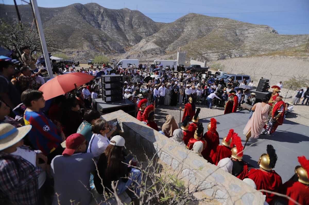 En Coahuila se llevaron a cabo representaciones de los viacrucis vivientes y la Procesión del Silencio. | Manuel Guadarrama