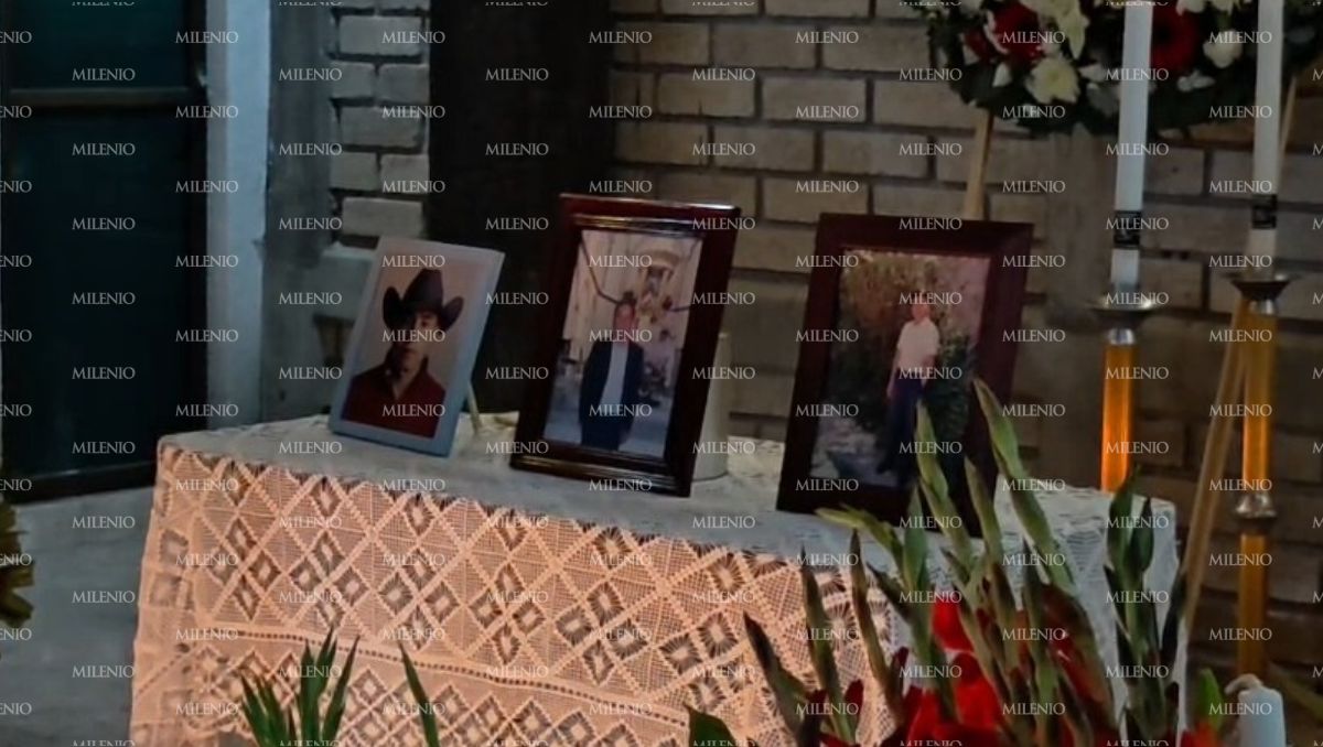 La comunidad de Santa María Zolotepec colocó fotografías de los fallecidos en el accidente de Acapulco. Foto: (Abadiel Mártínez)