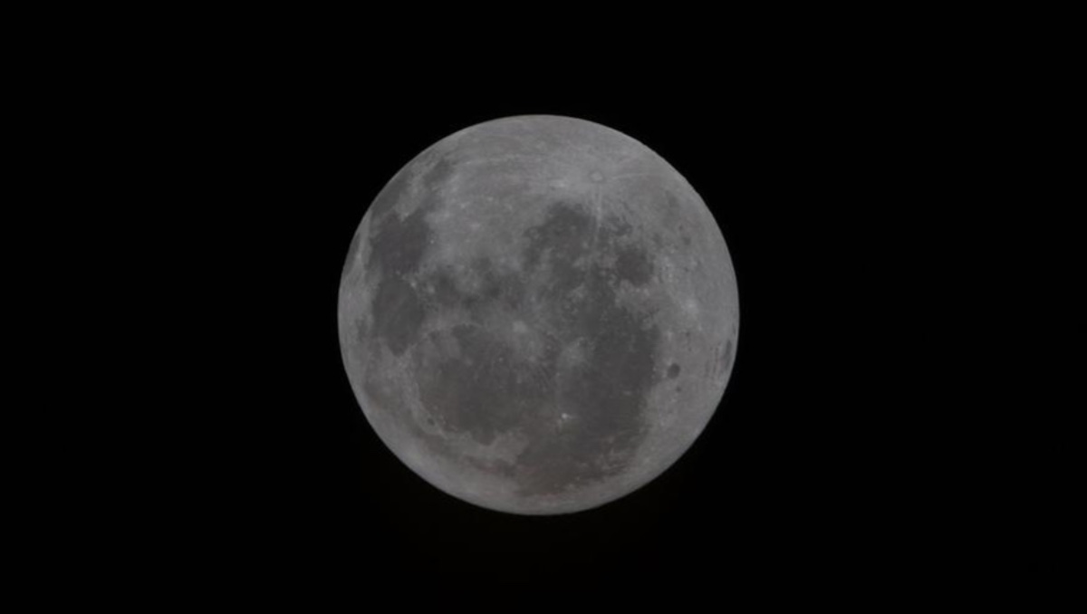 A esta hora la nave Orion estará en la cara oculta de la Luna | EFE / NASA