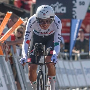 Isaac del Toro queda fuera del top 10 en inicio de la Vuelta al País Vasco
