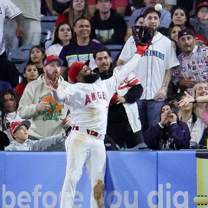 Jo Adell roba 3 home runs para impulsar la cerrada victoria de Angeles ante Marineros