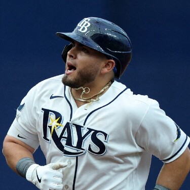 Jonathan Aranda conecta home run en el victorioso regreso de Rays al Tropicana Field