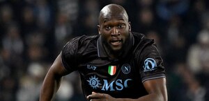 Giovanni Manna, director deportivo del Napoli, advirtió a Romelu Lukaku tras quedarse en Bélgica para su recuperación; hay molestia en el equipo italiano