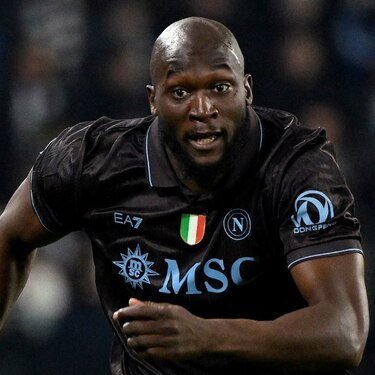 Giovanni Manna, director deportivo del Napoli, advirtió a Romelu Lukaku tras quedarse en Bélgica para su recuperación; hay molestia en el equipo italiano