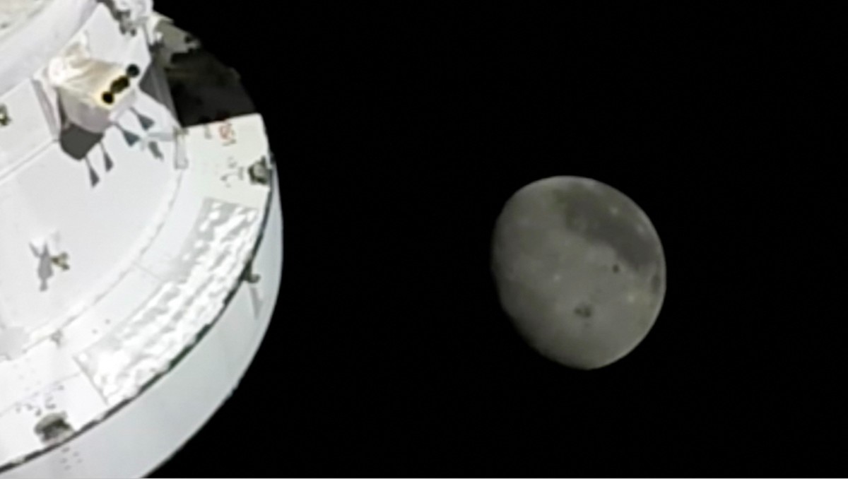 Nombran cráter lunar en misión Artemis II. | AFP