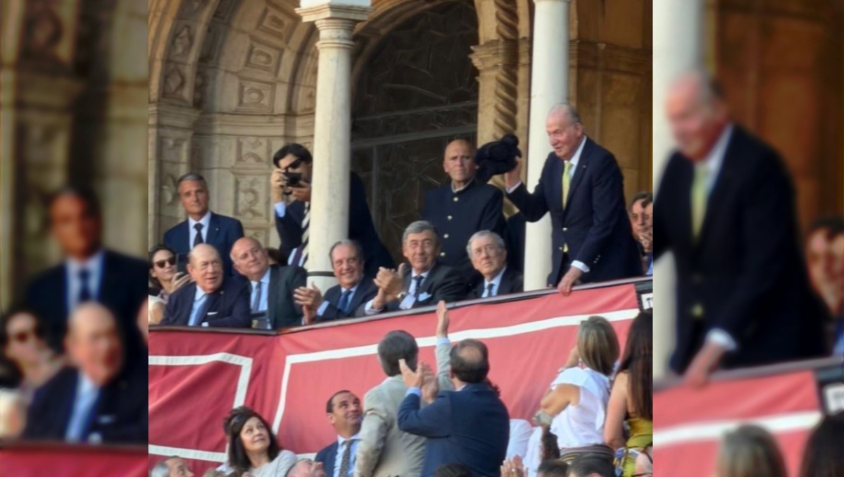 El público de la plaza de toros de La Maestranza de Sevilla recibió con una ovación al rey emérito Juan Carlos I (Cortesía)