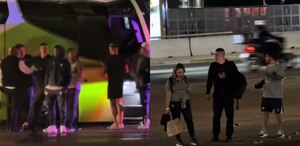 Los jugadores y el cuerpo técnico de Pumas quedaron varados en plena carretera tras una falla en el autobús donde viajaban tras el empate ante Chivas.