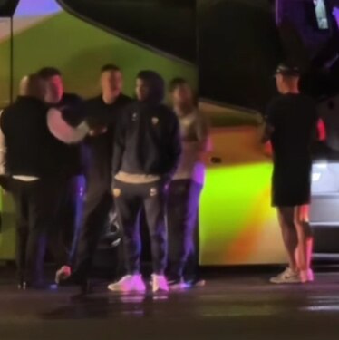 Los jugadores y el cuerpo técnico de Pumas quedaron varados en plena carretera tras una falla en el autobús donde viajaban tras el empate ante Chivas.