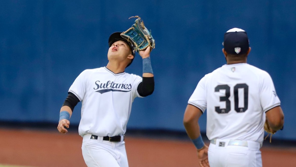 Sultanes de Monterrey se miden a Saraperos de Saltillo en el Clásico del Norte (Roberto Alanís)