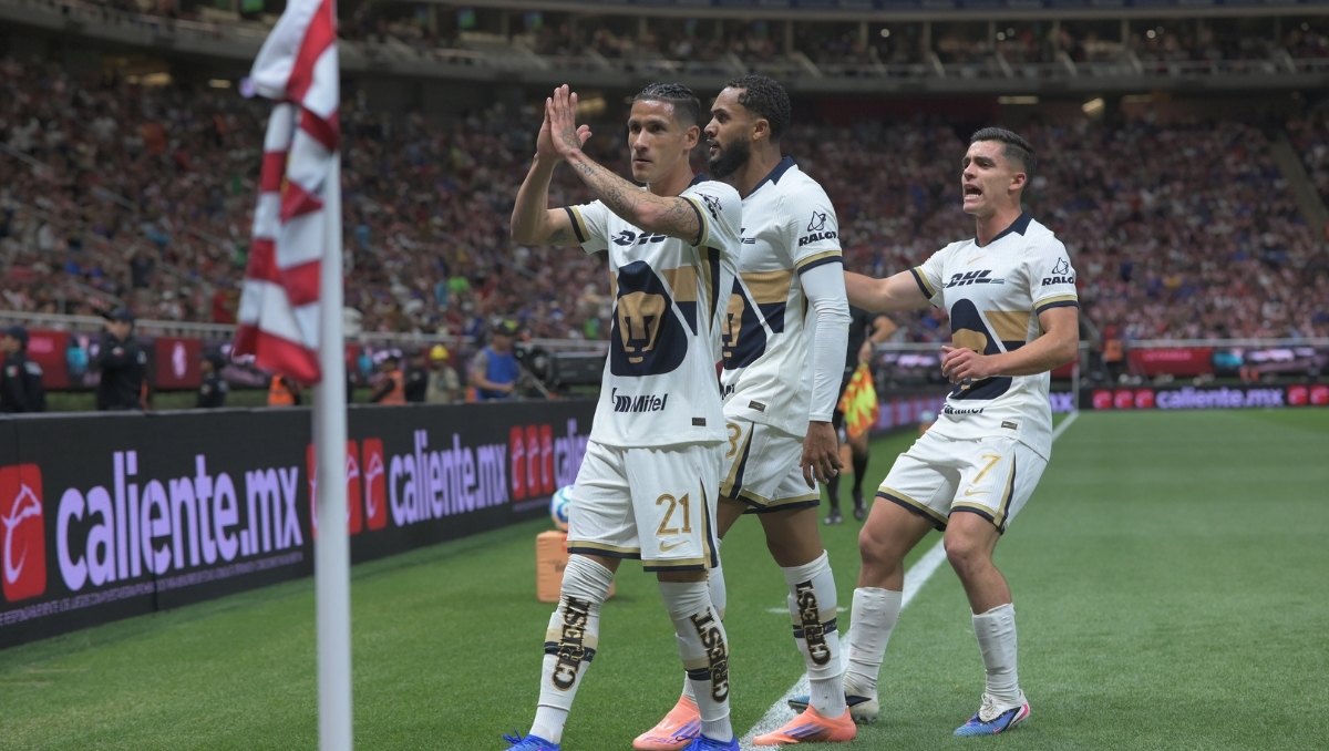 Uriel Antuna se disculpa con la afición tras anotarle a Chivas en el Akron (Imago7)