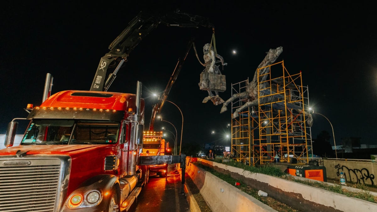 Por su peso, la remoción de las esculturas llevará varios días (Foto: Cortesía)