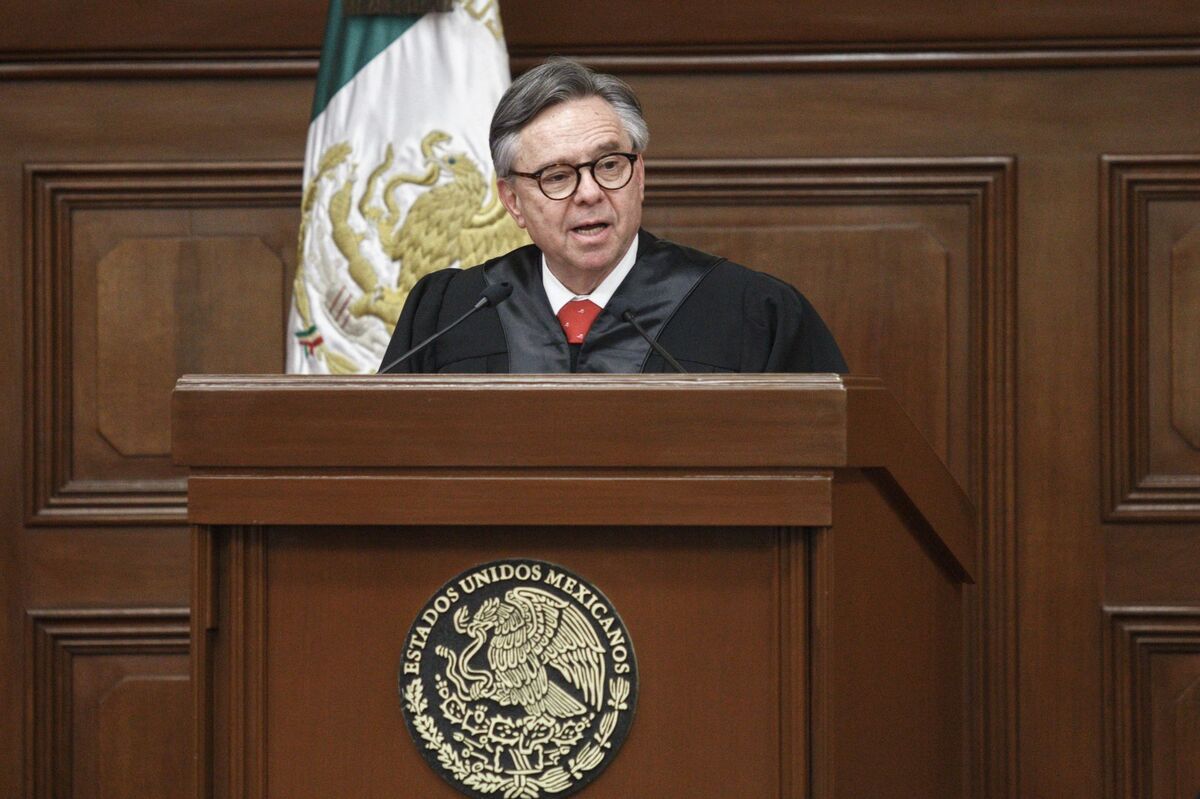 A propuesta de Medina Mora, se impuso que UIF podía congelar cuentas bancarias si existía una solicitud de una autoridad extranjera. Cuartoscuro