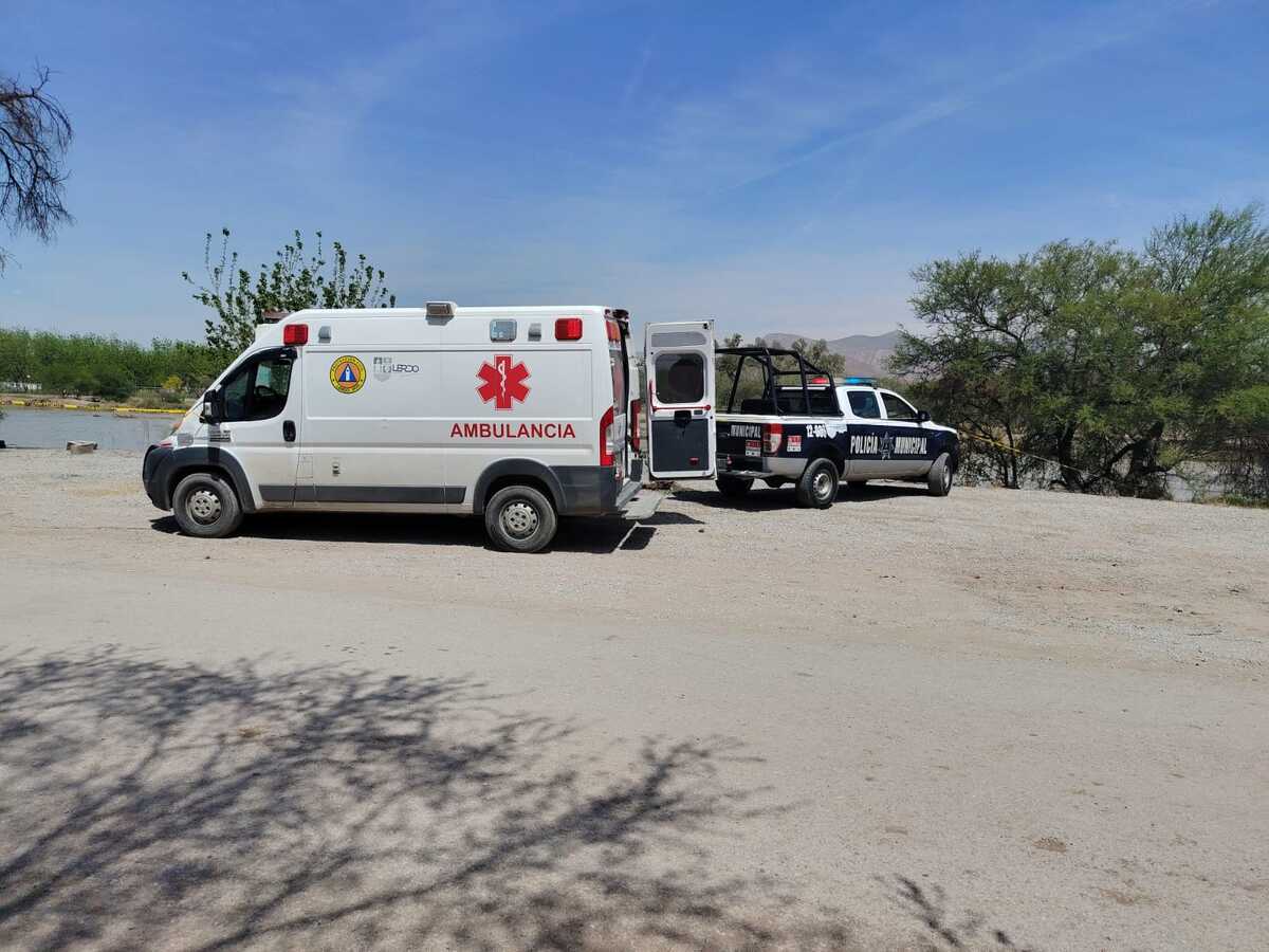 Corporaciones rescatan a hombre y su camioneta en Lerdo | Especial