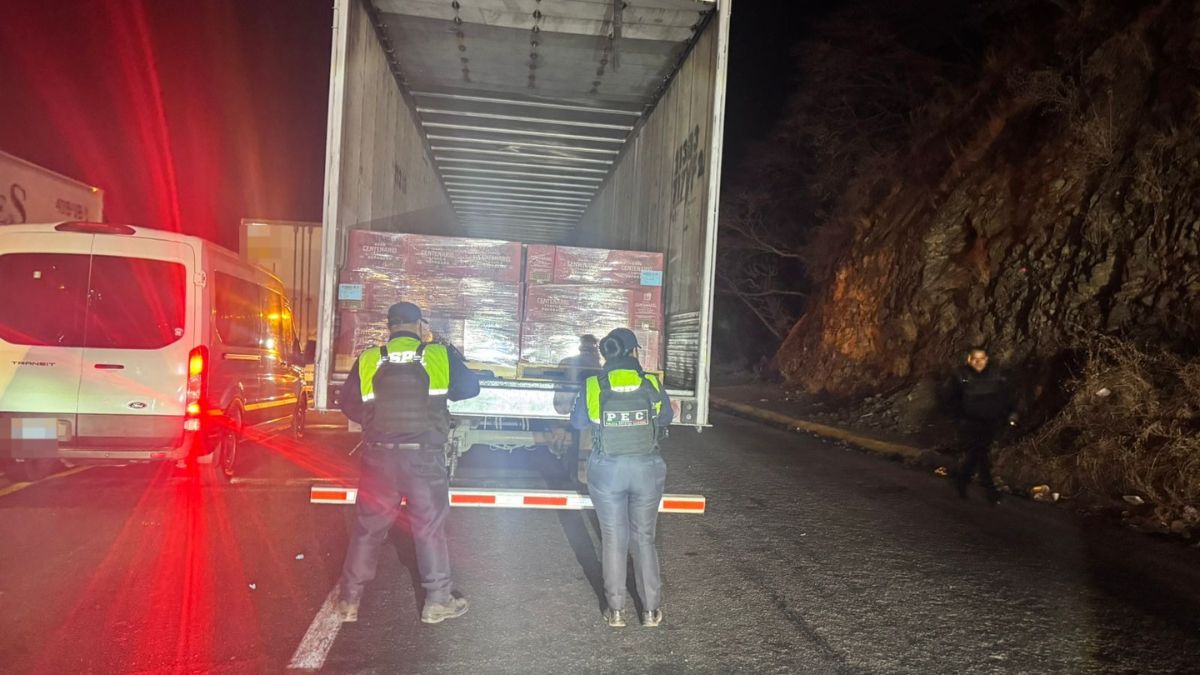 Desacoplaron el tequila de su envase original, una práctica común en este tipo de delitos para dificultar su rastreo.