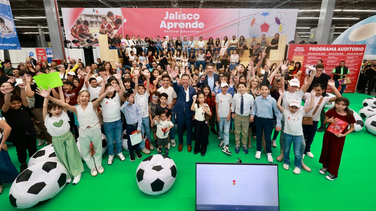 El gobernador Pablo Lemus y el secretario de educación en Jalisco, Juan Carlos Flores, inauguraron el evento (Foto: X@PabloLemusN)