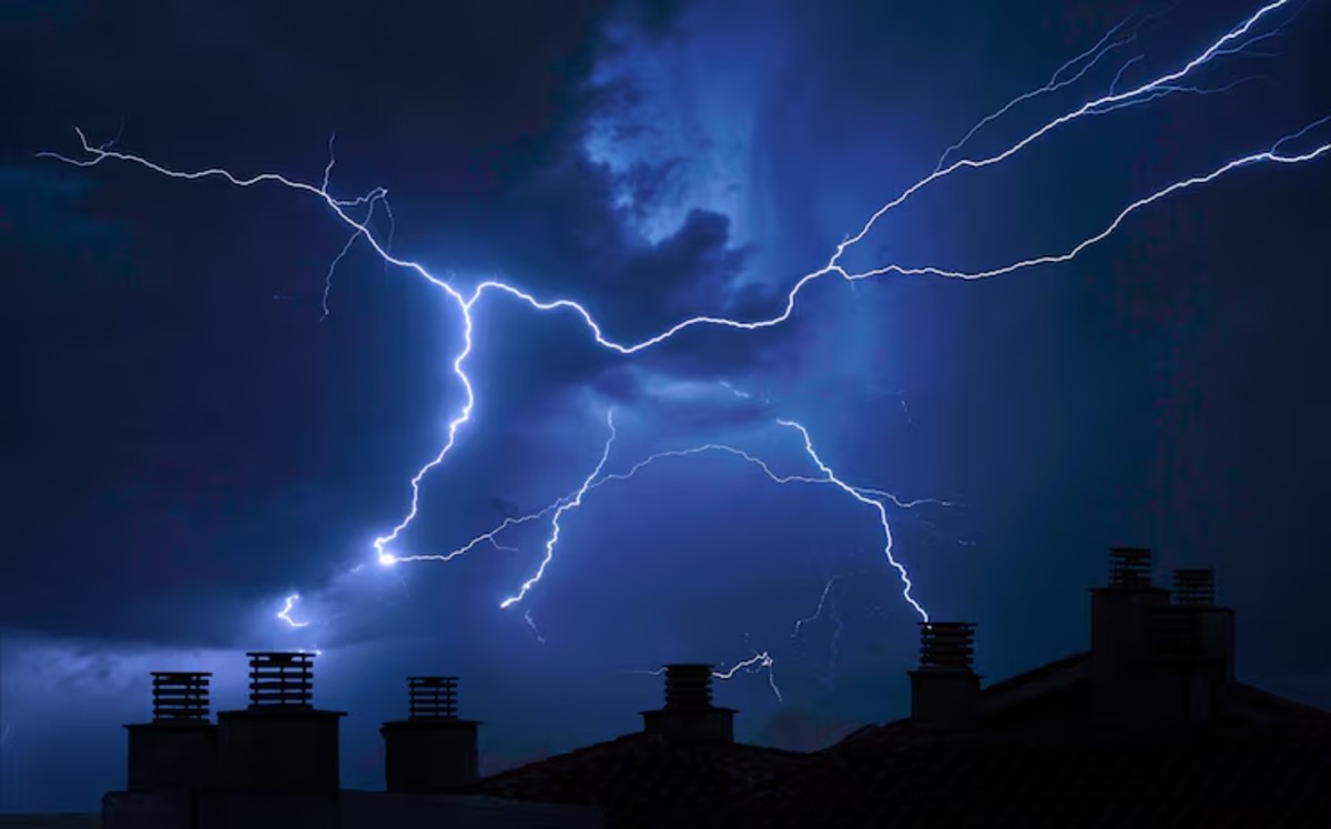 Lluvias acompañadas de descargas eléctricas en Tamaulipas.