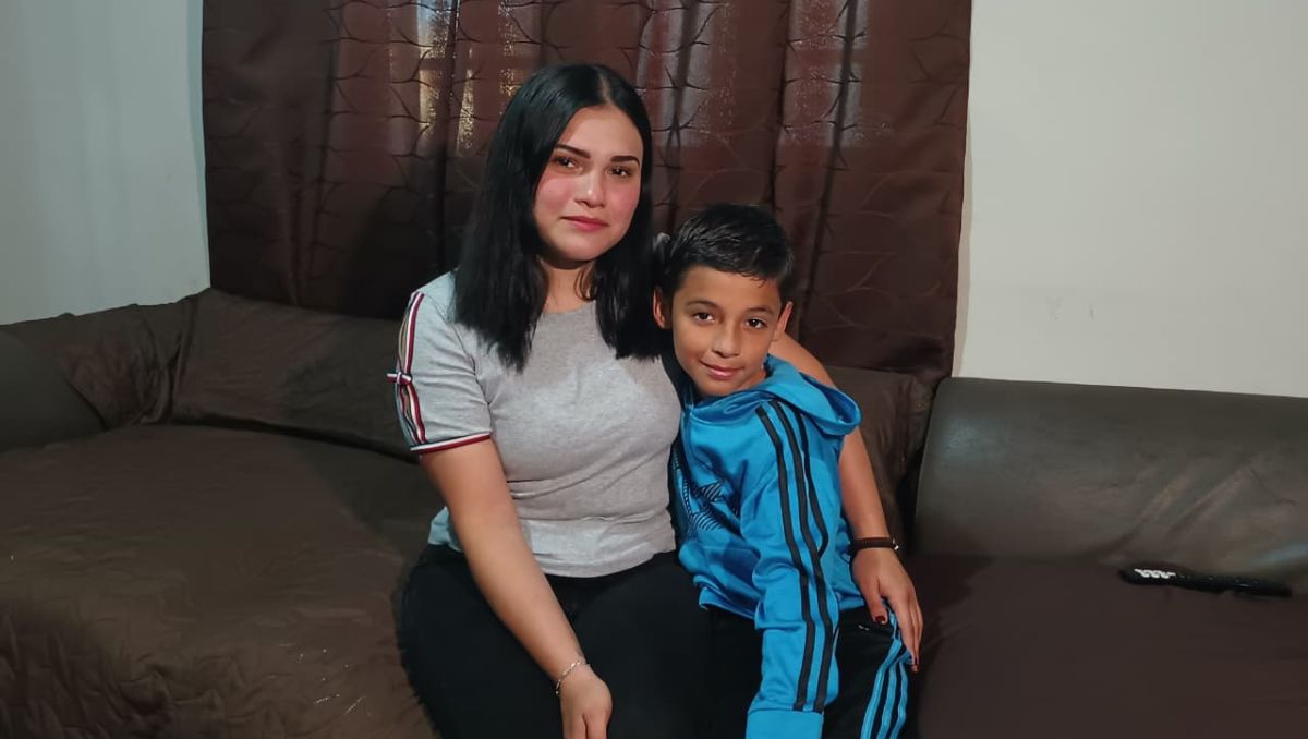 El niño y su familia esperan el apoyo de la gente. Lolita Lastra