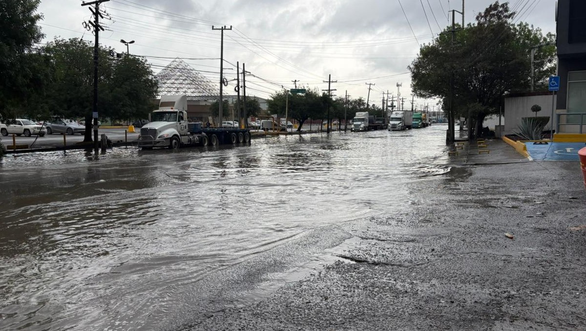 En la avenida los Ángeles en San Nicolás se registraron inundaciones y encharcamientos. Foto: Ángel Mercado
