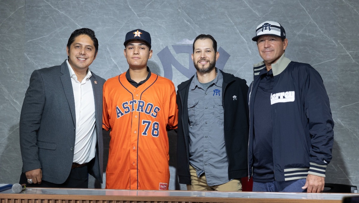 Carlos Sandoval, Jardinero de Sultanes, firma con la franquicia de los Houston Astros (X @SultanesOficial)