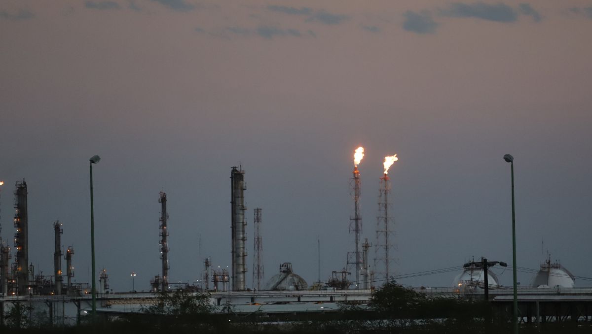 Alcalde de Cadereyta respalda refinería y pide coordinación en tema ambiental