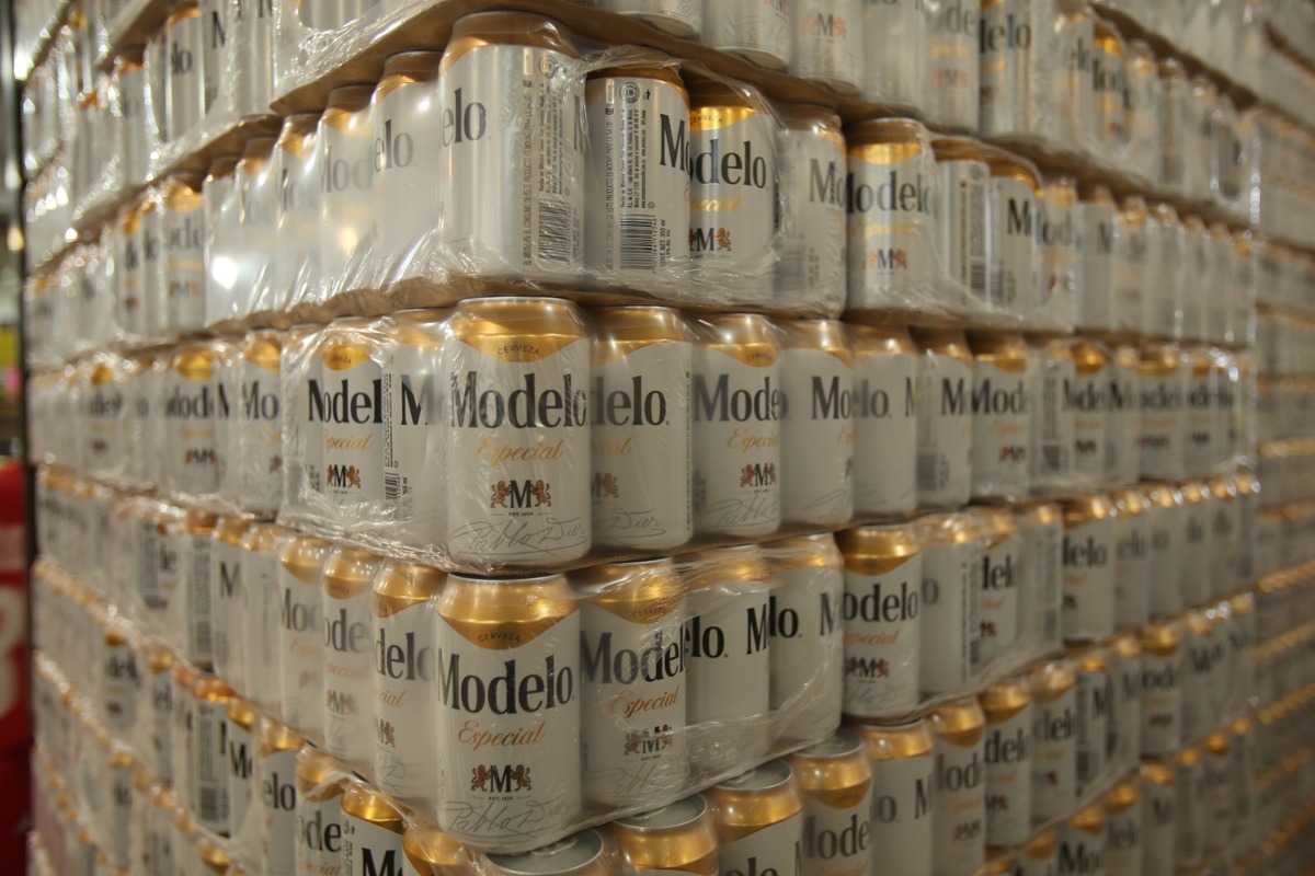 Envases de cerveza en lata. Foto. Juan Carlos Bautista