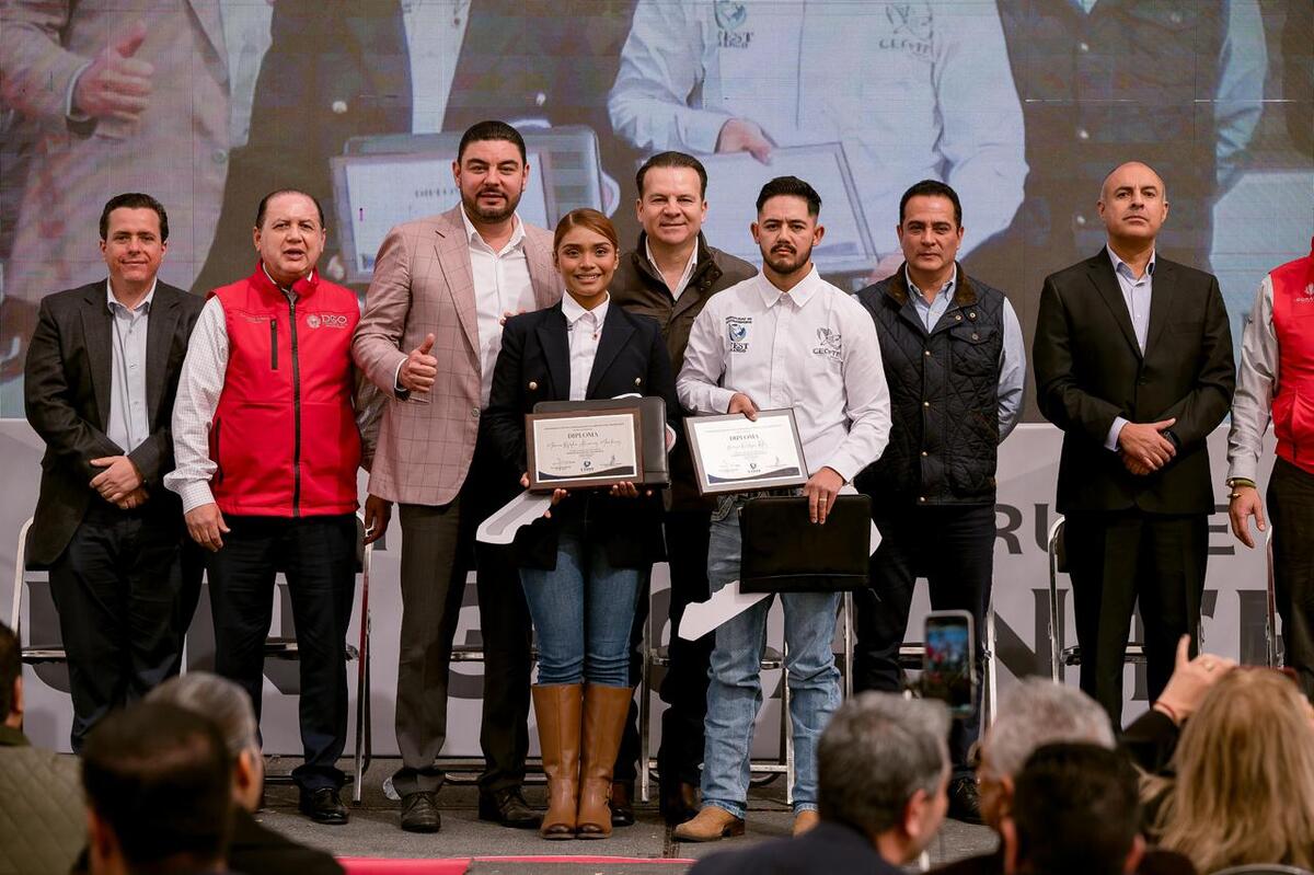 Esteban Villegas, gobernador de Durango, destaco a Ofelia Almaraz como caso de éxito en esquema de CECyTE  | Especial
